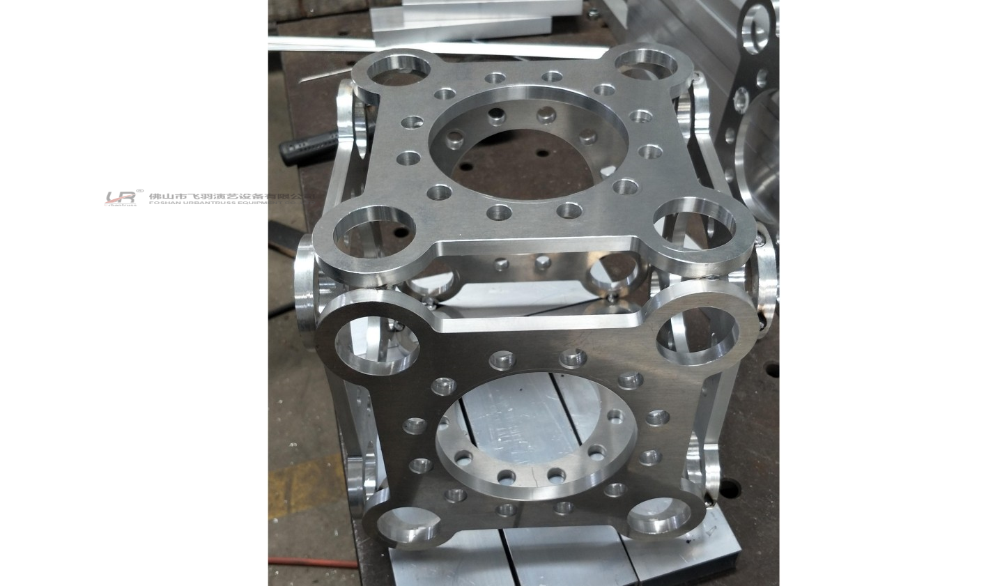 Square Truss UR-QSB238